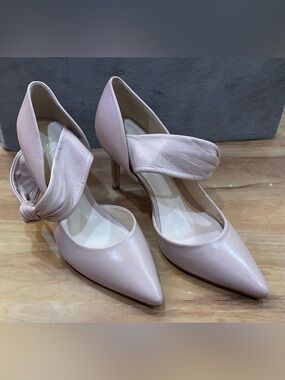 Women’s Nine West Pointy Toe Leather Heels Beige - Size 5.5